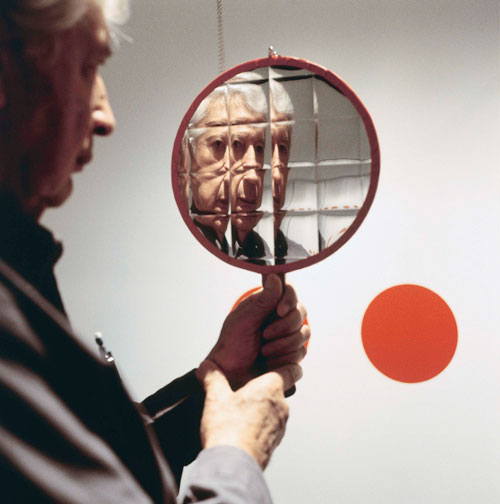 Julio Le Parc with Doubles Mirros, 1966. Coleção Daros Latinamerica Zurique.