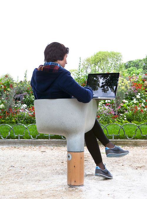 Wi-Fi station on the Rond Point des Champs-Elysées, a connected oasis in the heart of Paris, February 2012 (detail). Free Wi-Fi access to tourists and Parisians. Tactile big screen offering the services of the city of Paris. © Mathieu Lehanneur/JCDecaux.