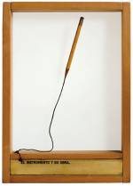 Luis Camnitzer. <em>The instrument and its tool,</em> 1976. Pencil, rope, engraved brass plaque, glass and wood, 35 cm x 25 cm x 5 cm. Daros Latinamerica Collection, Zurich. Photo: Peter Sch