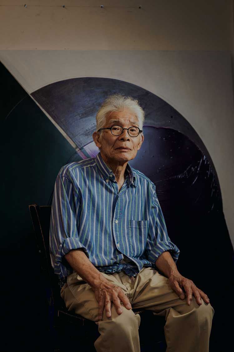 Takesada Matsutani in his studio in Paris, 2023. © Takesada Matsutani. Courtesy the artist and Hauser & Wirth. Photo: Laura Stevens for Ursula Magazine.