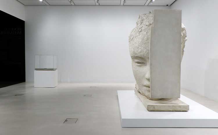 Mark Manders: Room with All Existing Words, installation view, London Mithraeum Bloomberg Space, 22 January – 4 July 2026. Photo: Martin Kennedy.