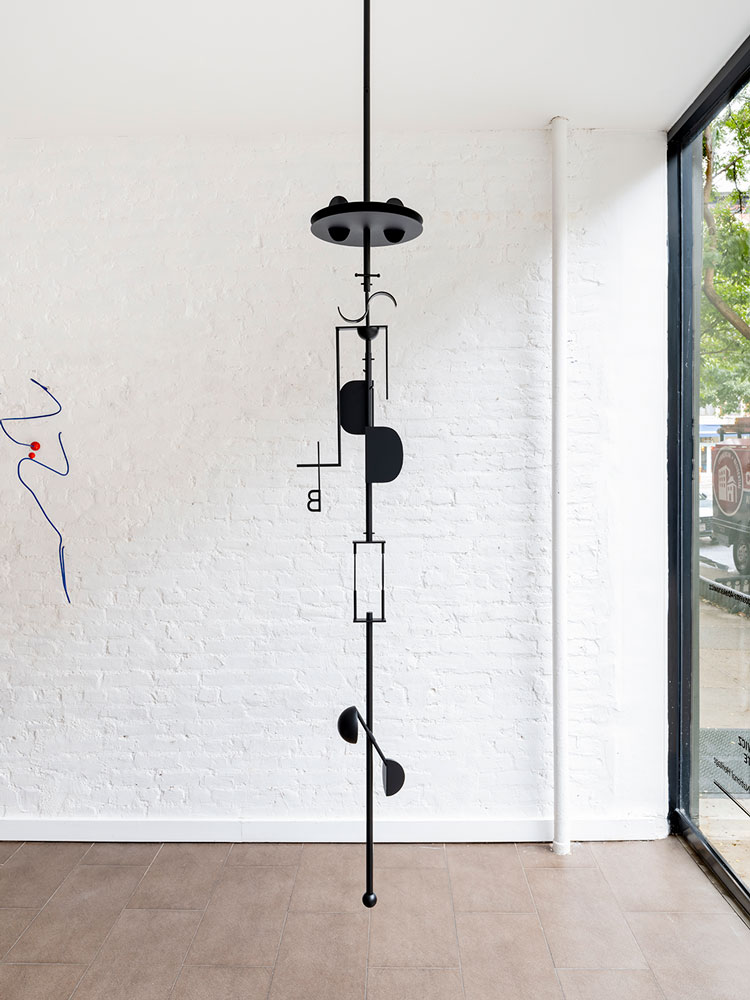 Marlena Kudlicka, Black Discrete 00, 2025. Powder coated steel, 90 3/5 × 11 4/5 × 11 4/5 in (230 × 30 × 30 cm). Installation view, Nguyen Wahed Gallery, New York, 2025. Photo courtesy Nguyen Wahed Gallery.