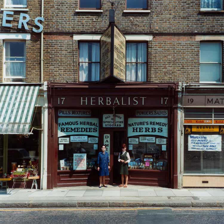 Peter Mitchell, Mrs. McArthy & her daughter, Sangley Road, Catford, London, 1975. © Peter Mitchell.
