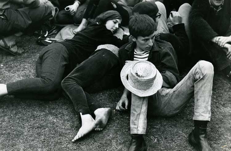 Roger Mayne. Beaulieu Jazz Festival 1961. Vintage gelatin silver print, 18 x 27 cm. © Roger Mayne Archive / Mary Evans Picture Library.