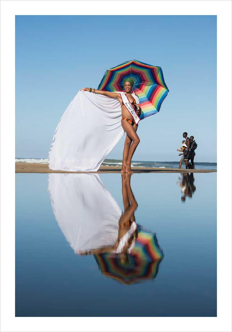 Zanele Muholi. Mellisa Mbambo, Durban South Beach, 2017. Photograph, inkjet print on paper, 100 x 67 cm.
Courtesy of the Artist and Yancey Richardson, New York
© Zanele Muholi.