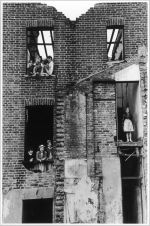 Roger Mayne. Children in a Bombed Building, Bermondsey, London 1954. Vintage gelatin silver print, 28 x 19.5 cm. © Roger Mayne Archive / Mary Evans Picture Library.