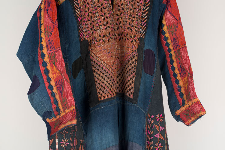 Everyday dress from Gaza or Hebron, 1935-40, from the
collection of Tiraz: Widad Kawar Home for Arab Dress.