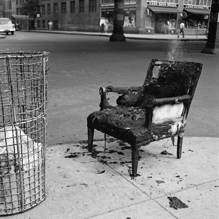Vivian Maier, New York, 1954.
© Estate of Vivian Maier, Courtesy of Maloof Collection and Howard Greenberg Gallery, NY.
