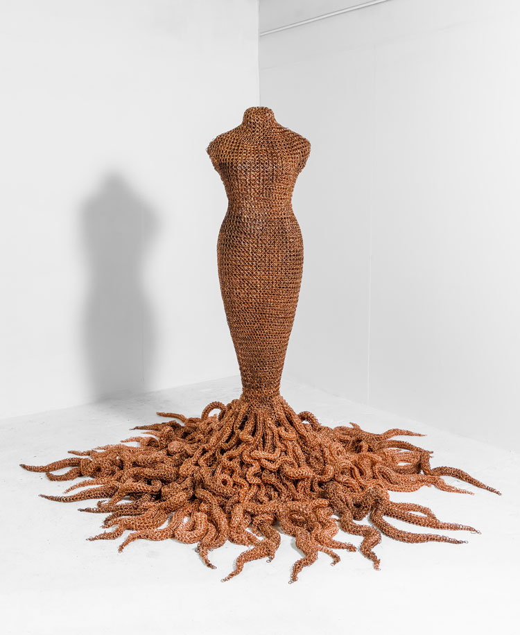 Susie MacMurray. Medusa, 2014-15. Handmade copper chain mail over fibreglass and steel armature, 182.9 x 243.8 x 243.8 cm (72 1/8 x 96 x 96 in). Photo: Ben Blackall and Steve Russell Studios.