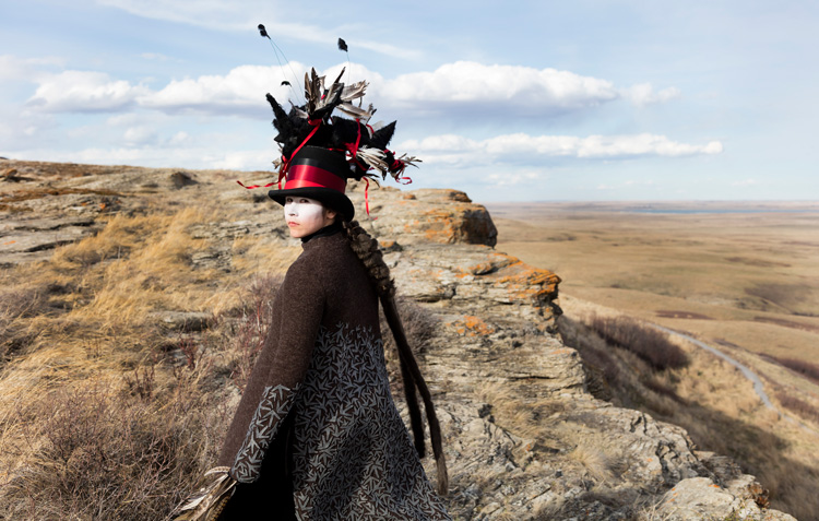 Meryl McMaster, Edge of a Moment, 2017. Courtesy of the artist and Stephen Bulger Gallery, Pierre-François Ouellette art contemporain and The Baldwin Gallery.