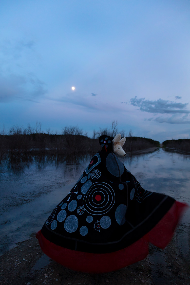 Meryl McMaster, Deep Into the Darkness, Waiting, 2019. Courtesy of the artist and Stephen Bulger Gallery, Pierre-François Ouellette art contemporain and The Baldwin Gallery.