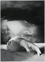 Dora Maar. Untitled (Hand-Shell), 1934. Photograph, gelatin silver print on paper, 40.1 x 28.9 cm. Centre Pompidou, Musée national d’art moderne, Paris. Photo © Centre Pompidou, MNAM-CCI, Dist. RMN-Grand Palais / image Centre Pompidou, MNAM-CCI. © ADAGP, Paris and DACS, London 2019.