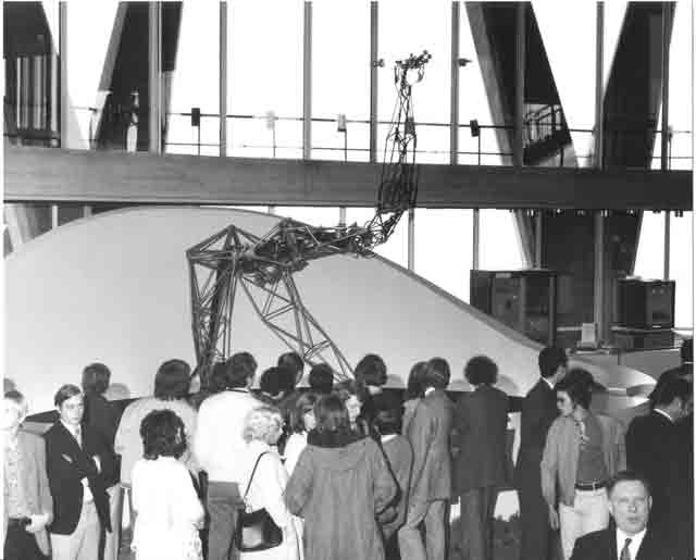 Edward Ihnatowicz, The Senster installed at the Evoluon, c1971. © estate of the artist.