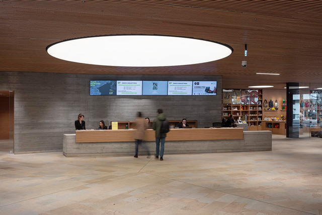 M9 Museum – Entrance desk and lobby with shop (right). Photo: Jan Bitter.