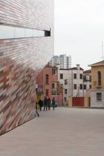 M9 Museum – Tile colours complement and reflect surrounding buildings. Photo: Jan Bitter.