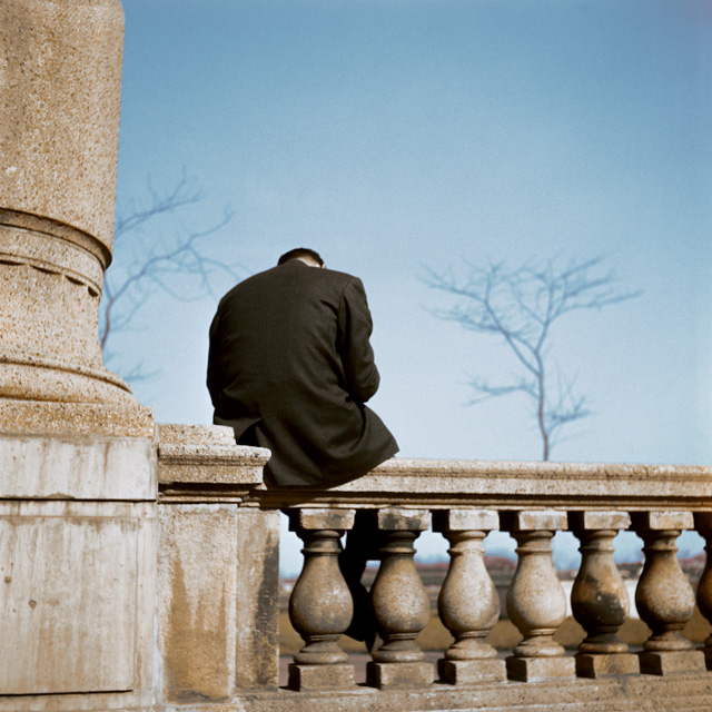 Vivian Maier. Chicago, 1956. Chromogenic print, printed in 2018, 16 x 20 in. © Estate of Vivian Maier/Maloof Collection, courtesy Les Douches la Galerie, Paris & Howard Greenberg Gallery, New York.