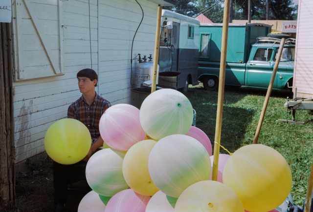 Vivian Maier. Untitled, 1966. Chromogenic print, printed in 2018, 16 x 20 in. © Estate of Vivian Maier/Maloof Collection, courtesy Les Douches la Galerie, Paris & Howard Greenberg Gallery, New York.