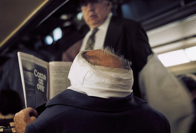 Vivian Maier. Untitled, 1976. Chromogenic print, printed in 2018, 16 x 20 in. © Estate of Vivian Maier/Maloof Collection, courtesy Les Douches la Galerie, Paris & Howard Greenberg Gallery, New York.