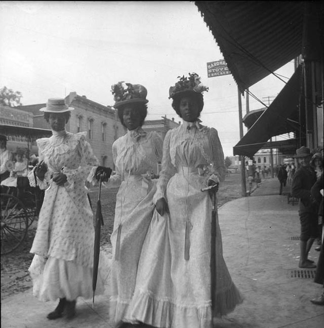 Gabriele Münter. Three Women in Their Sunday Best, Marshall, Texas, 1899/1900. © Gabriele Münter und Johannes Eichner-Stiftung, Munich
VG Bild-Kunst, Bonn 2018.