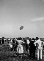 Anonymous. Airship Count Zeppelin landing at the Aspern Airfield near Vienna, 1931. Black-and-white photograph, 23 x 17 cm. © Austrian Archives / Imagno / picturedesk.com.