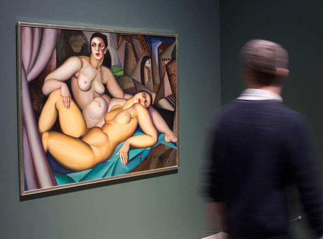 Tamara de Lempicka, Les deux amies, 1923. Installation view, Modern Couples: Art, Intimacy and the Avant-garde, Barbican Art Gallery, 10 October 2018 – 27 January 2019. © John Phillips / Getty Images.