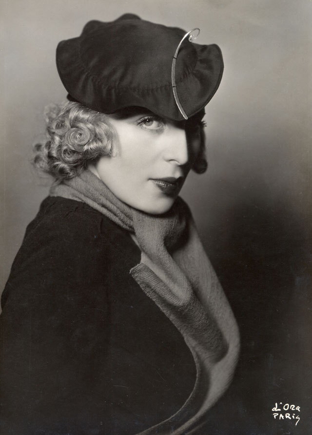 Dora Kallmus. Tamara de Lempicka with a hat of Rose Descat. Gelatin silver print, 21.5 × 15.5 cm. Private collection, Vienna. Photo: Photoinstitut Bonartes, Vienna.