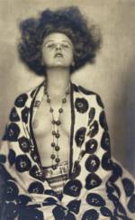Dora Kallmus. Elsie Altmann-Loos, 1922. Gelatin silver print. Photo: Photoarchiv Setzer-Tschiedel/ IMAGNO/ picturedesk.com