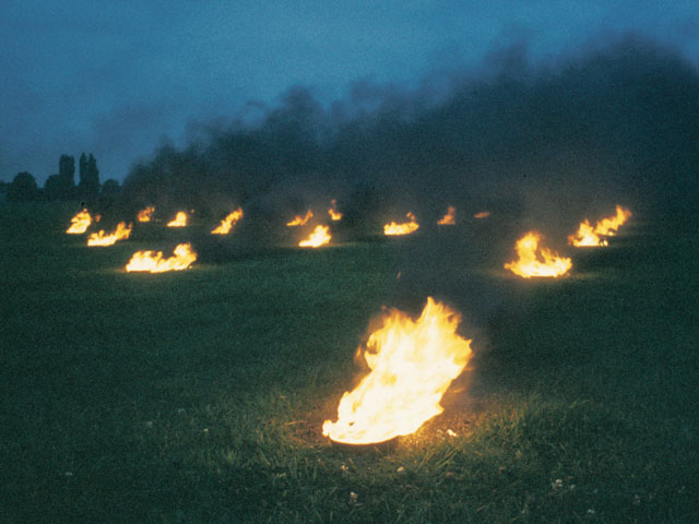 Anthony McCall. Landscape for Fire II, 1972. 16mm lm still.