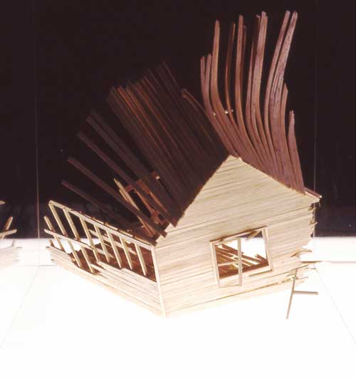 Begoña MORALES, 'Casa Explotando'. Madera balso, hilo nylon y acrilico. La Estacion Arte Contemporaneo (LEAC)