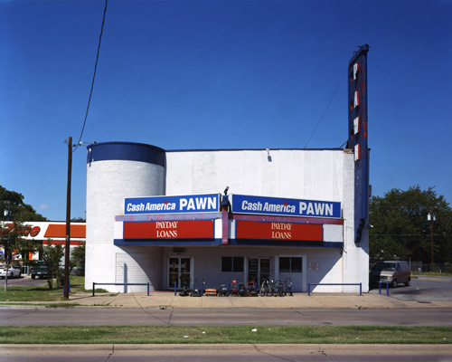 <em>Avenue Theater, Dallas, Texas,</em> 2006. Alec Soth/Magnum Photos.