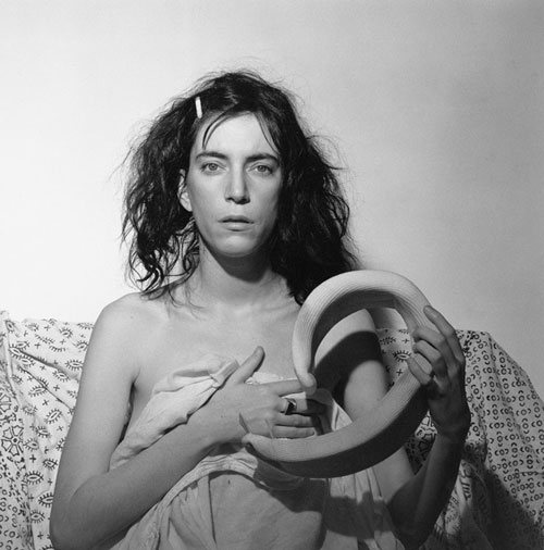 Robert Mapplethorpe. Patti Smith, 1978. Gelatin silver print, 50.8 x 40.6 cm. New York, Robert Mapplethorpe Foundation. © Robert Mapplethorpe Foundation. Used by permission.