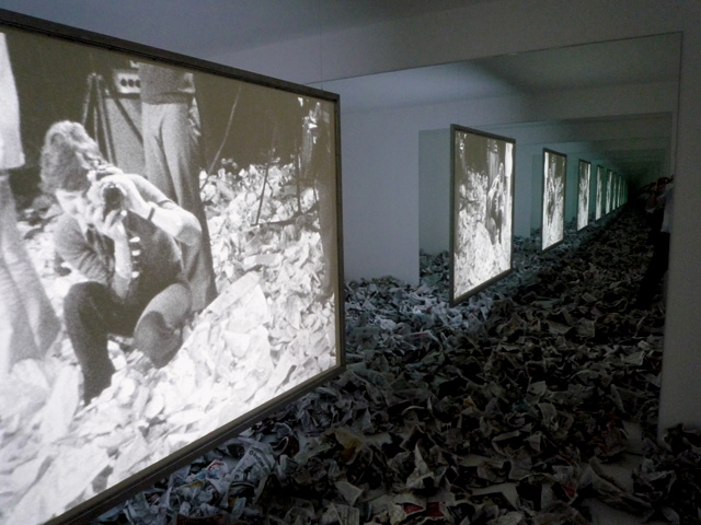 Anthony McCall. Circulation Figures, 1972/2011. Installation view, Serralves Foundation, Portugal, 2011.