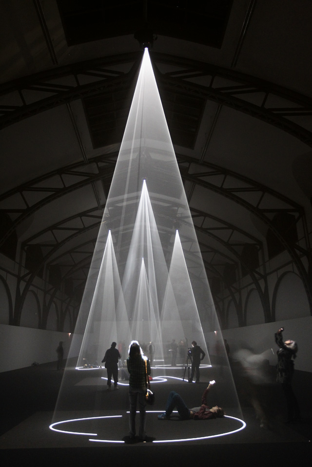 Anthony McCall, Five Minutes of Pure Sculpture, 2012, Installation view, Nationalgalerie im Hamburger Bahnhof, Berlin.