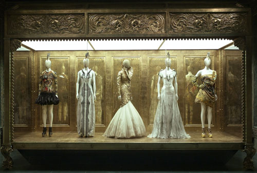 Alexander McQueen. Gallery View – Romantic Gothic. Courtesy of The Metropolitan Museum of Art.