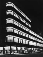 Rudolf Petersdorff Department Store, Breslau, 1927-28. Photo: Kunstbibliothek Berlin, Staatliche Museen zu Berlin, Preussischer Kulturbesitz, Berlin. Courtesy Institute für Auslandsbeziehungen, Stuttgart.