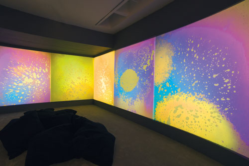 Gustav Metzger. Liquid Crystal Environment, 1965/2005, exhibition view. © Kettle’s Yard, University of Cambridge. Photograph: Paul Allitt.