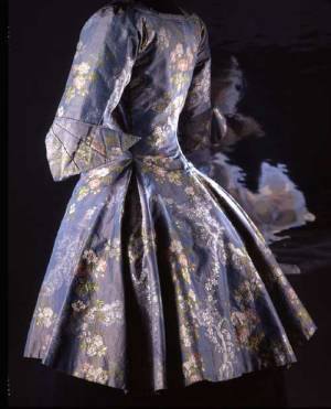 Camisole, end of the 18th century. Blue changeable silk taffeta, brocaded. 
        Musée Galliera's coll. © : K. Maucotel / Paris-Musées.