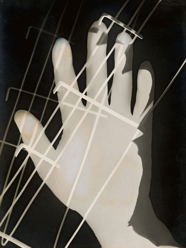 László Moholy-Nagy. Photogram, 1926. Gelatin silver photogram , 23.8 x 17.8 cm. Los Angeles County Museum of Art © 2016 Hattula Moholy-Nagy/VG Bild-Kunst, Bonn/Artists Rights Society (ARS), New York. Photograph © 2015 Museum Associates/LACMA.