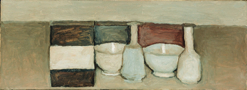 Giorgio Morandi, 1890–1964. Natura morta, 1954. Oil on canvas, 26 x 70 cm. Mart, Museo d’Arte Moderna e Contemporanea di Trento e Rovereto, Collezione Augusto e Francesca Giovanardi. Archivio fotografico Mart © Giorgio Morandi by SIAE 2008