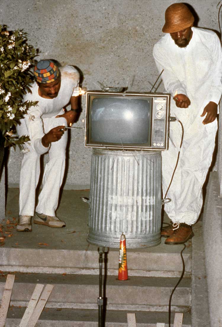 Maren Hassinger, Ulysses Jenkins, Senga Nengudi and Franklin Parker Flying, 1982. Performed at Barnsdall Park, Los Angeles, July 6, 1982, at the opening of Afro-American Abstractions, Los Angeles Municipal Art Gallery. Courtesy the artists, Sprüth Magers, Thomas Erben Gallery, and Susan Inglett Gallery, NYC.