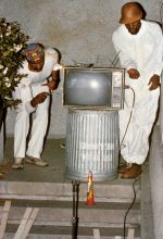 Maren Hassinger, Ulysses Jenkins, Senga Nengudi and Franklin Parker Flying, 1982. Performed at Barnsdall Park, Los Angeles, July 6, 1982, at the opening of Afro-American Abstractions, Los Angeles Municipal Art Gallery. Courtesy the artists, Sprüth Magers, Thomas Erben Gallery, and Susan Inglett Gallery, NYC.