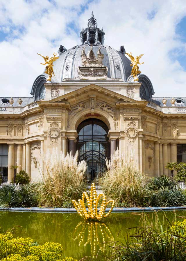 Jean-Michel Othoniel, Gold Lotus, 2019. Photo: Claire Dorn / Courtesy of the Artist & Perrotin © Jean-Michel Othoniel / Adagp, Paris, 2021.
