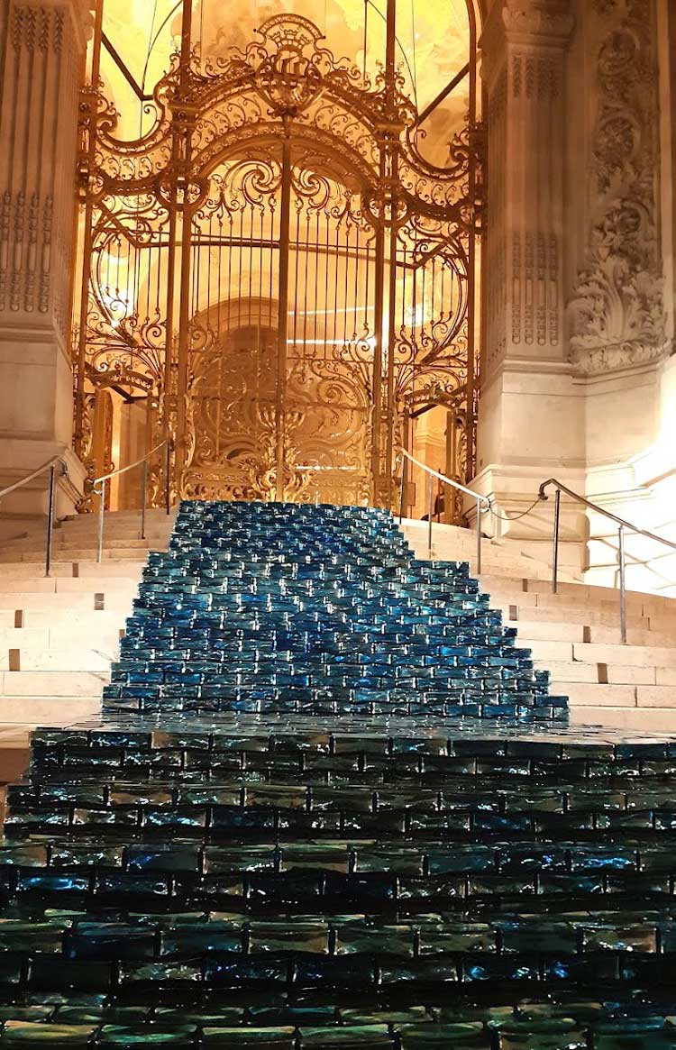 Blue River (2021), an in-situ installation for the Petit Palais, an art nouveau building designed for the Universal Exhibition of 1900. Photo: Ana Beatriz Duarte.