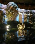 Gold Lotus (2021) reflected on one of the Petit Palais’s basins: a reference to Narcissus’s metamorphosis. Photo: Ana Beatriz Duarte.