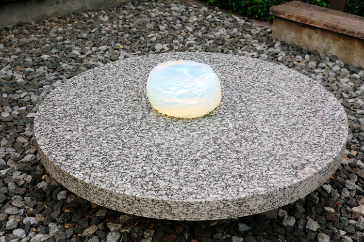 Practice Rocks in Placement, 1982–83. Aji granite Garden Table, 1983 Granite. Photo: Brian W. Ferry. ©INFGM / ARS.