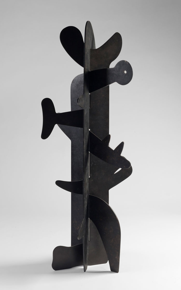 Isamu Noguchi, Trinity (Triple), 1945 (fabricated 1988). Bronze plate, 141.6 x 56.5 x 49.5 cm. Photo: Kevin Noble. The Noguchi Museum Archives, 9891 ©INFGM / ARS – DACS.