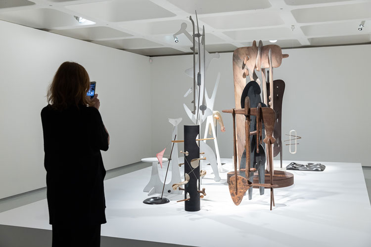 Noguchi. Installation view, Barbican Art Gallery, London, 30 September 2021 – 9 January 2022. © Tim Whitby / Getty Images.