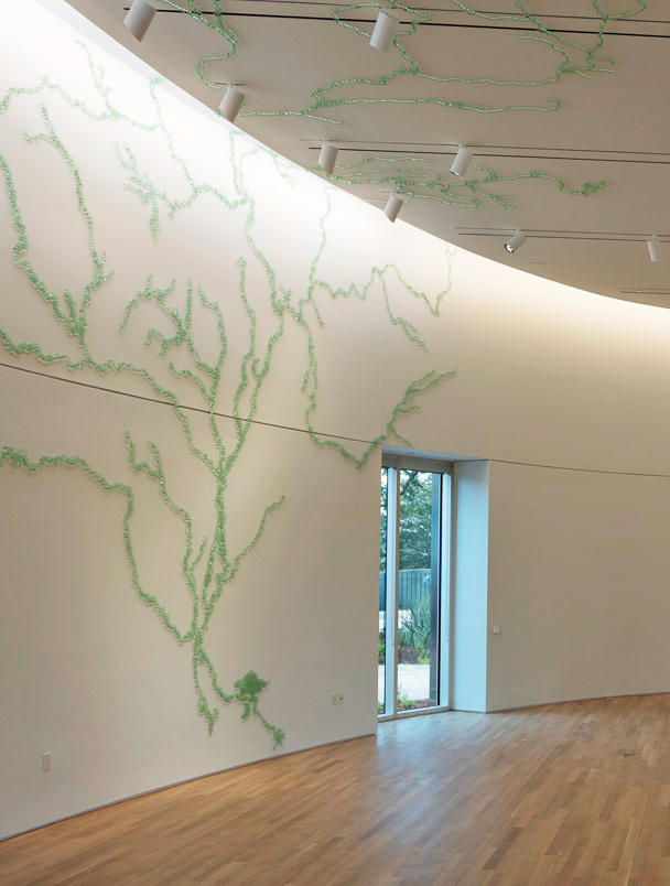 Maya Lin, Folding the Mississippi (1938), 2019. New Orleans Museum of Arts Sydney and Walda Besthoff Sculpture Garden, installation view. Photo: Richard Sexton.