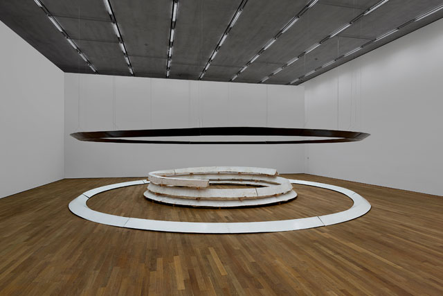 Bruce Nauman. Model for Trench and Four Buried Passages, 1977. Plaster, fibreglass and wire, 65 × 360 in (165.1 × 914.4 cm) dia outer circle; 192 in (487.7 cm) dia inner circle. Glenstone Museum, Potomac, Maryland. © 2018 Bruce Nauman/Artists Rights Society (ARS), New York.