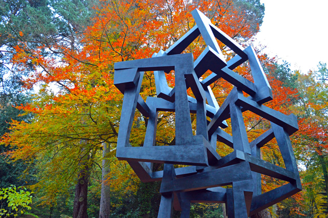 Jedd Novatt. Chaos Meteoro, 2012. Bronze, 530 x 427 x 307 cm. Chatsworth House Trust, Derbyshire, UK.